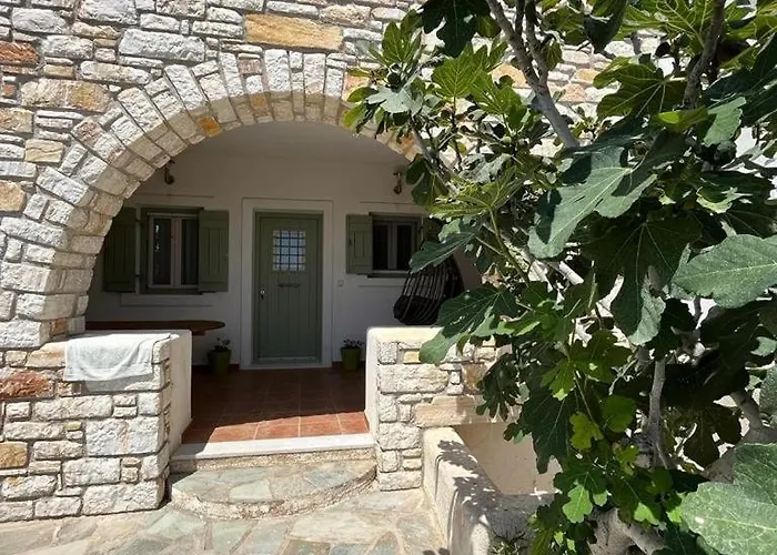 Semesterbostad Parostalkinghouse Piso Livadi