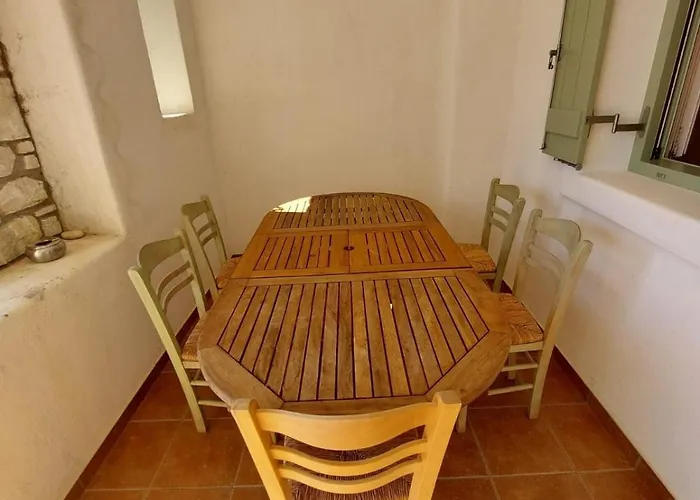 Casa de Férias Parostalkinghouse Piso Livadi