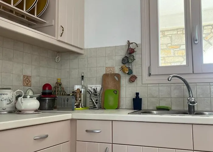 Casa de Férias Parostalkinghouse Piso Livadi