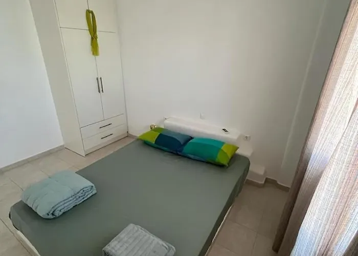 Casa de Férias Parostalkinghouse Piso Livadi