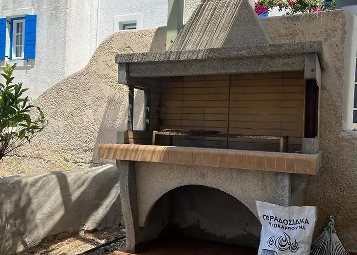 Casa de Férias Parostalkinghouse Piso Livadi